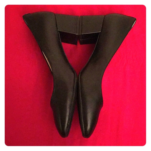 Anne Klein Leather Heels - Picture 5 of 8